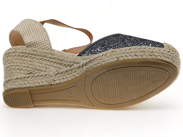 Sandália casual para senhora com cunha. 